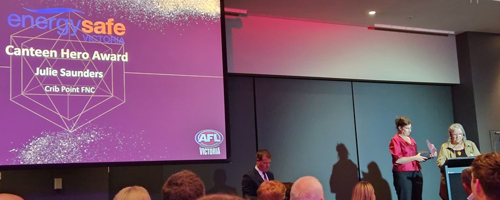 20221014_AFLVCommAwards_MW_JS_givingaward_WEB